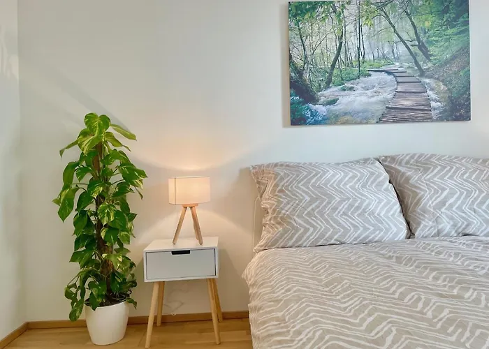 Bright Modern Flat With Balcony Apartment *